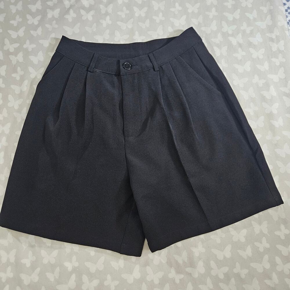 Dazy Black Pleated Tailored Shorts NWT Women's Sm Dark Academia Preppy Classic